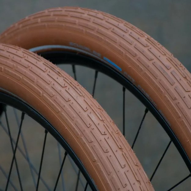 Padanga SCHWALBE Fat Frank 28x2.00 (50-622) su kamera DV, su atšvaitine juosta (ruda)